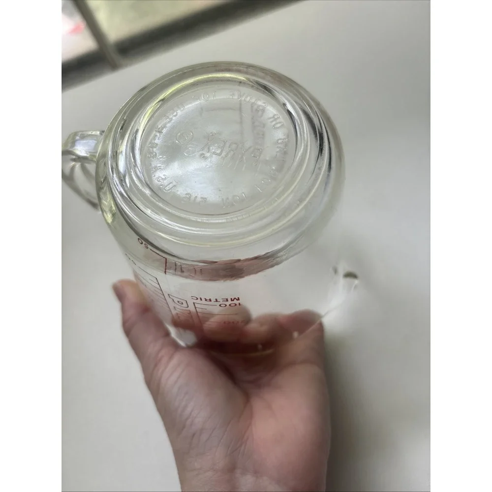 PYREX 516 Glass Measuring Cup Red Lettering Closed D Handle 2 Cup Vintage